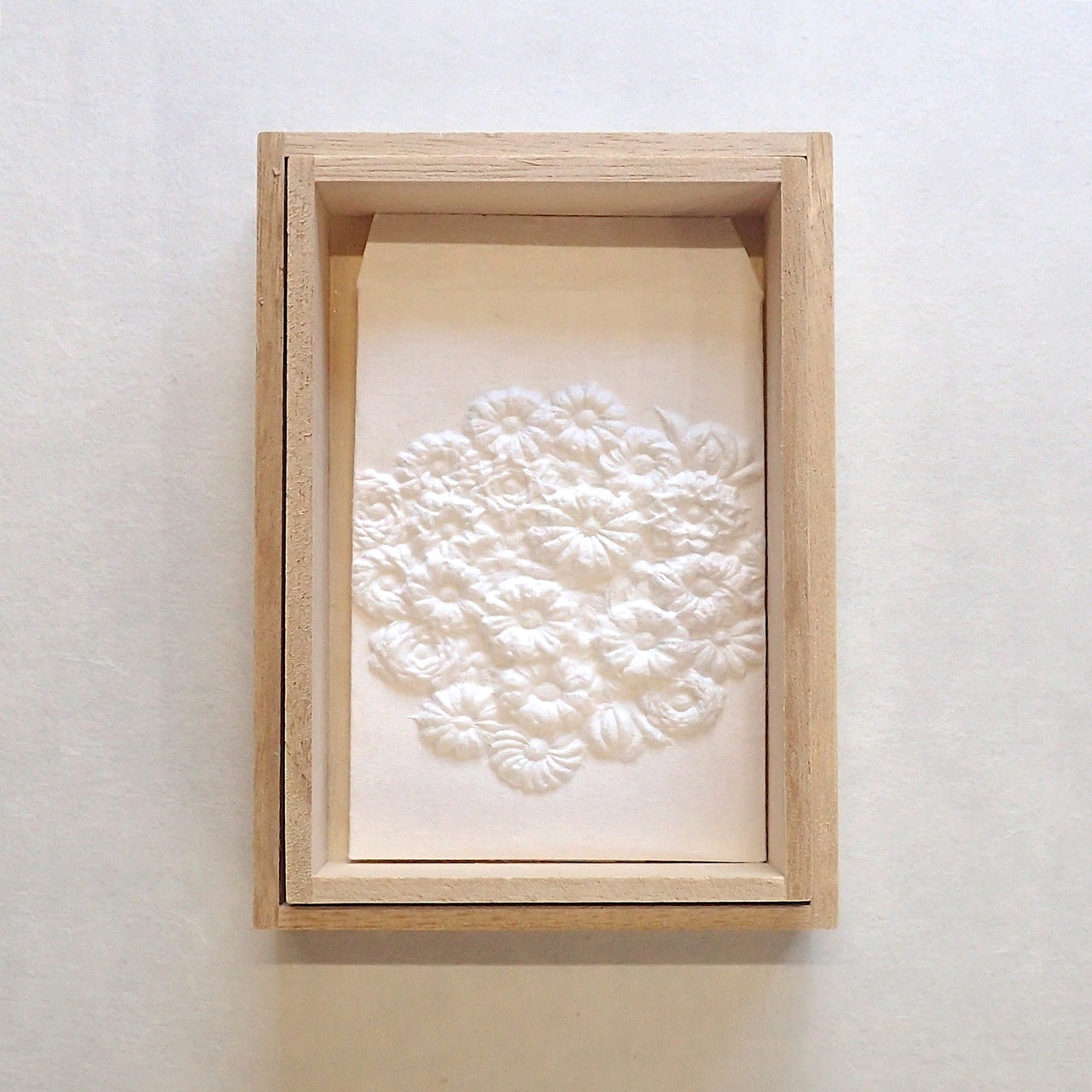 Tetsuya Nagata / Decorative Pochi Elegant Rangiku (Paulownia Box)