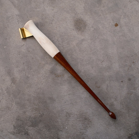 【10/15(水)20時発売】DAO HUY HOANG/カリグラフィーホルダー/White Antler and Walnut Oblique Pen Holder