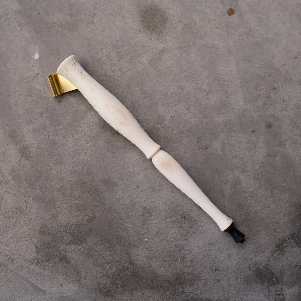 [Released on Wednesday, October 15th at 8:00 PM] DAO HUY HOANG / Calligraphy Holder / Full Antler with Chess Finial Oblique Pen Holder