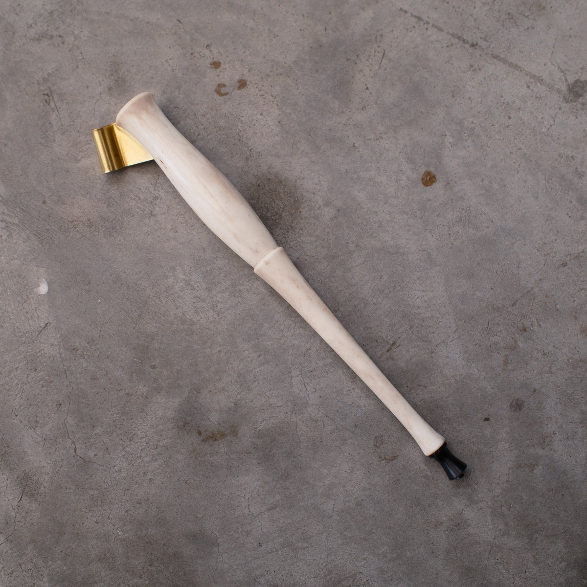 [Released on Wednesday, October 15th at 8:00 PM] DAO HUY HOANG / Calligraphy Holder / Full Antler with Chess Finial Oblique Pen Holder