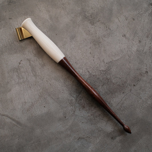 【3/26 20時発売】DAO HUY HOANG/カリグラフィーホルダー/White Antler and Walnut Oblique Pen Holder
