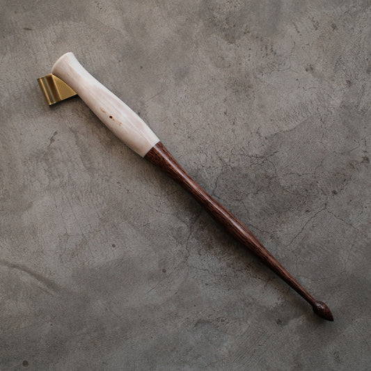 【3/26 20時発売】DAO HUY HOANG/カリグラフィーホルダー/White Antler and Walnut Oblique Pen Holder