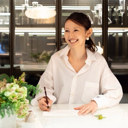 [DAIKANYAMA drawing] Emi Miyaji - Gift Arrangement Workshop Spring Gift "Tag Arrangement and Triangle Wrapping" 4/19