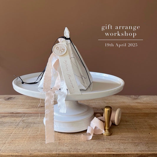 [DAIKANYAMA drawing] Emi Miyaji - Gift arrangement "Spring gift - tag and triangular wrapping" 4/19